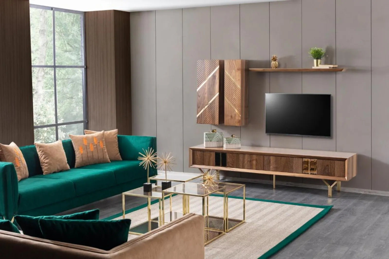 Ceviz desenli kapaklı TV ünitesi ve gri panelli duvar kompozisyonu